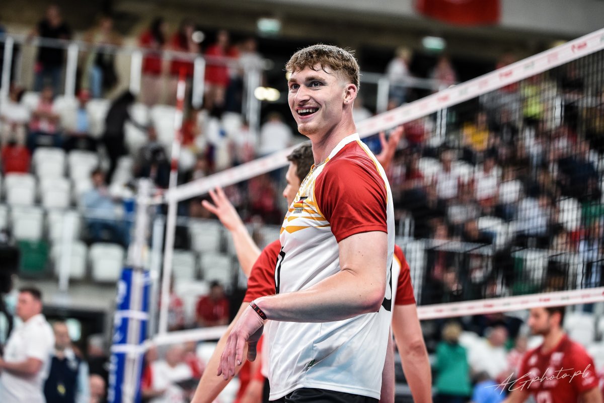 officialJV2's tweet photo. Happy birthday to my top 3
#LinusWeber
Isa sa pinaka hot na nakita kong player in person!
Hope to see you in WCh next year
🏐🇩🇪 https://t.co/hd2ORYJmId