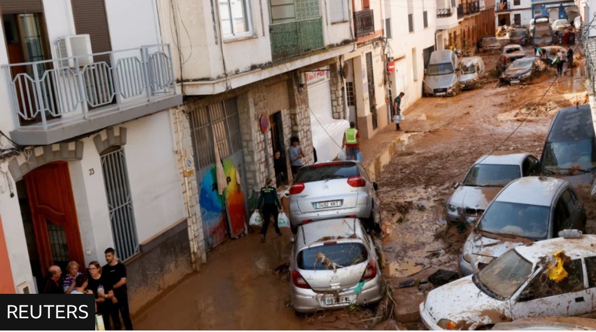 MargotElliott's tweet photo. If you want to support communities affected by the flooding in Valencia, Spain, you can donate via the Community Foundation in the local area via this link: https://t.co/nWg4SsSdLM @AEF_fundaciones @UKCF_tweets #Valencia #Floods 

BBC News: https://t.co/PSayunD81s https://t.co/bLfBIZmimh