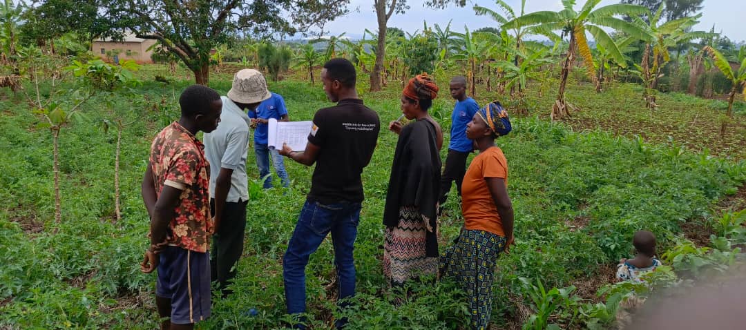 UyisenganImanzi's tweet photo. Farmers are adopting good agricultural practices and record-keeping to boost their yields, and they are making sustainable farming a reality by providing safer, high quality produce. Thanks alot to @WJRelief who supports the #EnableProject through @UyisenganImanzi https://t.co/Pc3MBI1tf0