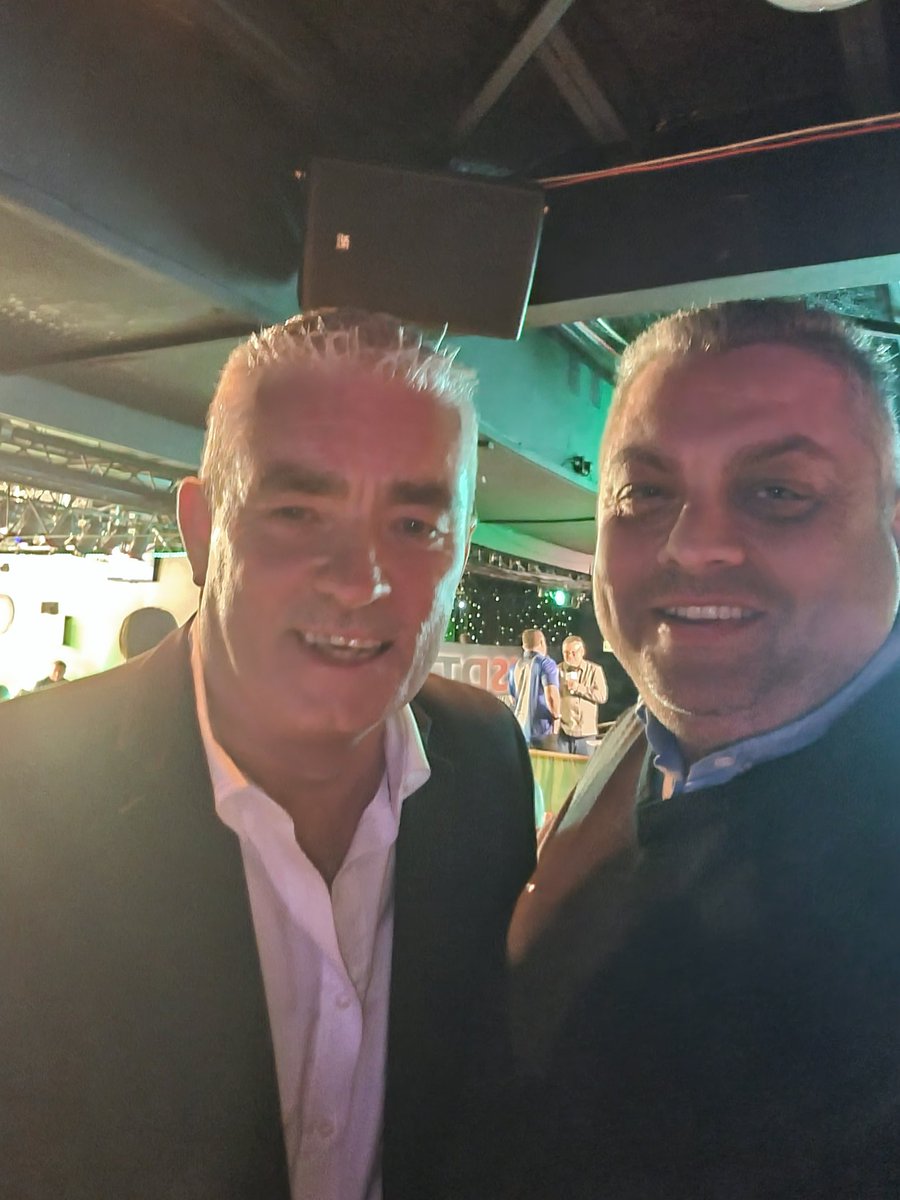 MarkGoudy75's tweet photo. @DanDartsDawson Not only is he a Legend of the darts world he is also one of the nicest people I know. https://t.co/PKaQDz728W