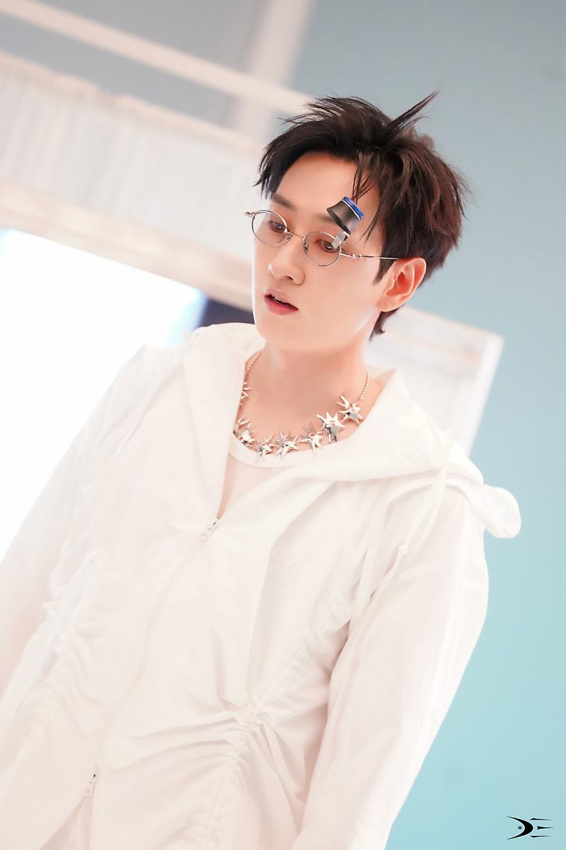 Eunhae0404_1510's tweet photo. ㄱ[📸] #SuperJuniorDnE MINI 6th ALBUM [INEVITABLE] “Go High” MV shooting behind 

✨Lab Concept✨ 🤯

🔗 https://t.co/S29prKQkmI
#DONGHAE #EUNHYUK
#INEVITABLE #Go_High https://t.co/kzWFT4TH2c