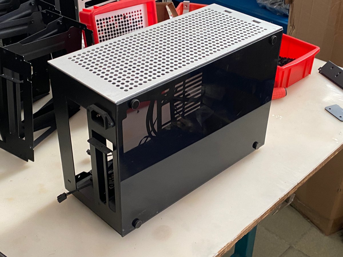 geeekstore's tweet image. While organizing the warehouse, we found a G1 prototype sample designed in 2019, and it still looks impressive even today. #geeekcase #miniitx