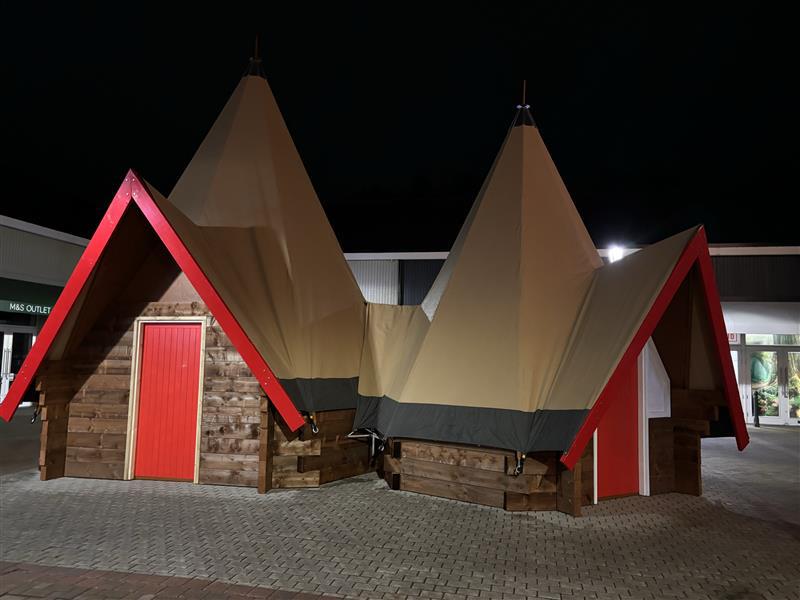 SpeedingsLTD's tweet photo. This festive season, we had the pleasure of creating a custom roof cover for Santa’s Grotto. From bespoke covers and bags to unique designs, our team is here to turn your ideas into reality with precision and care.🎄

#Speedings #BespokeDesign #SantasGrotto https://t.co/3odnegnM2W