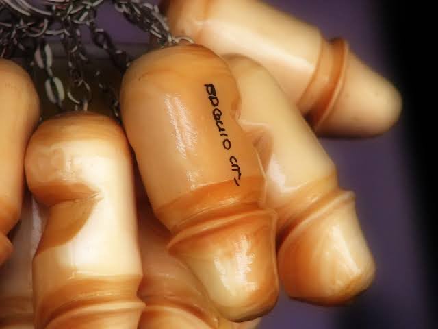 anik anik girlie raw siya pero walang gantong keychain