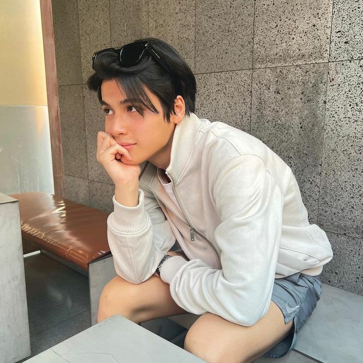 AUroraspaceu's tweet photo. -` should &amp; shouldn't date me ´-
markohm au by aur

why people shouldn't date you :
karena kamu punyaku https://t.co/mUkeBv1vYq