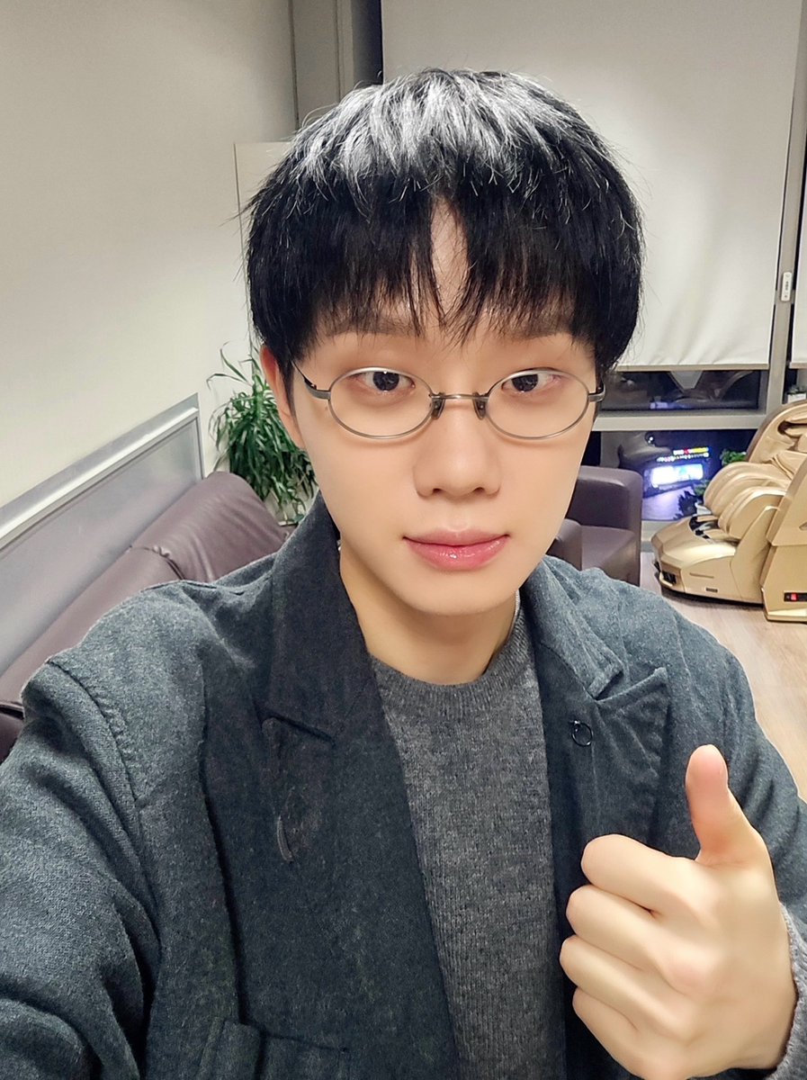 hahyunsang_twt's tweet photo. 2024.11.02 MBC FM4U <GOT7 영재의 친한친구>👍🏻✌🏻🩶

#하현상 #Hahyunsang #Elegy #향기 #Scent https://t.co/3j5asfUhtk