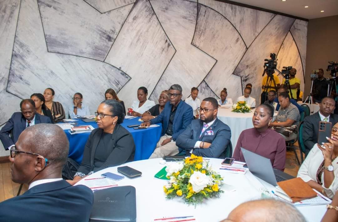 exodenewshaiti's tweet photo. En présence des cadres du gouvernement et de la société civile, @MincommerceHT a lancé, le jeudi 31 octobre 2024, une plateforme de demande d'enregistrement d'entreprise de recherche d'antériorité. #ExodeNews https://t.co/jfqDG8lC9p