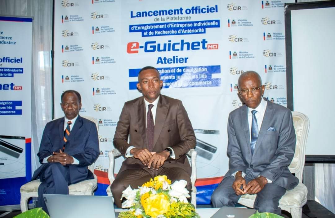 exodenewshaiti's tweet photo. En présence des cadres du gouvernement et de la société civile, @MincommerceHT a lancé, le jeudi 31 octobre 2024, une plateforme de demande d'enregistrement d'entreprise de recherche d'antériorité. #ExodeNews https://t.co/jfqDG8lC9p