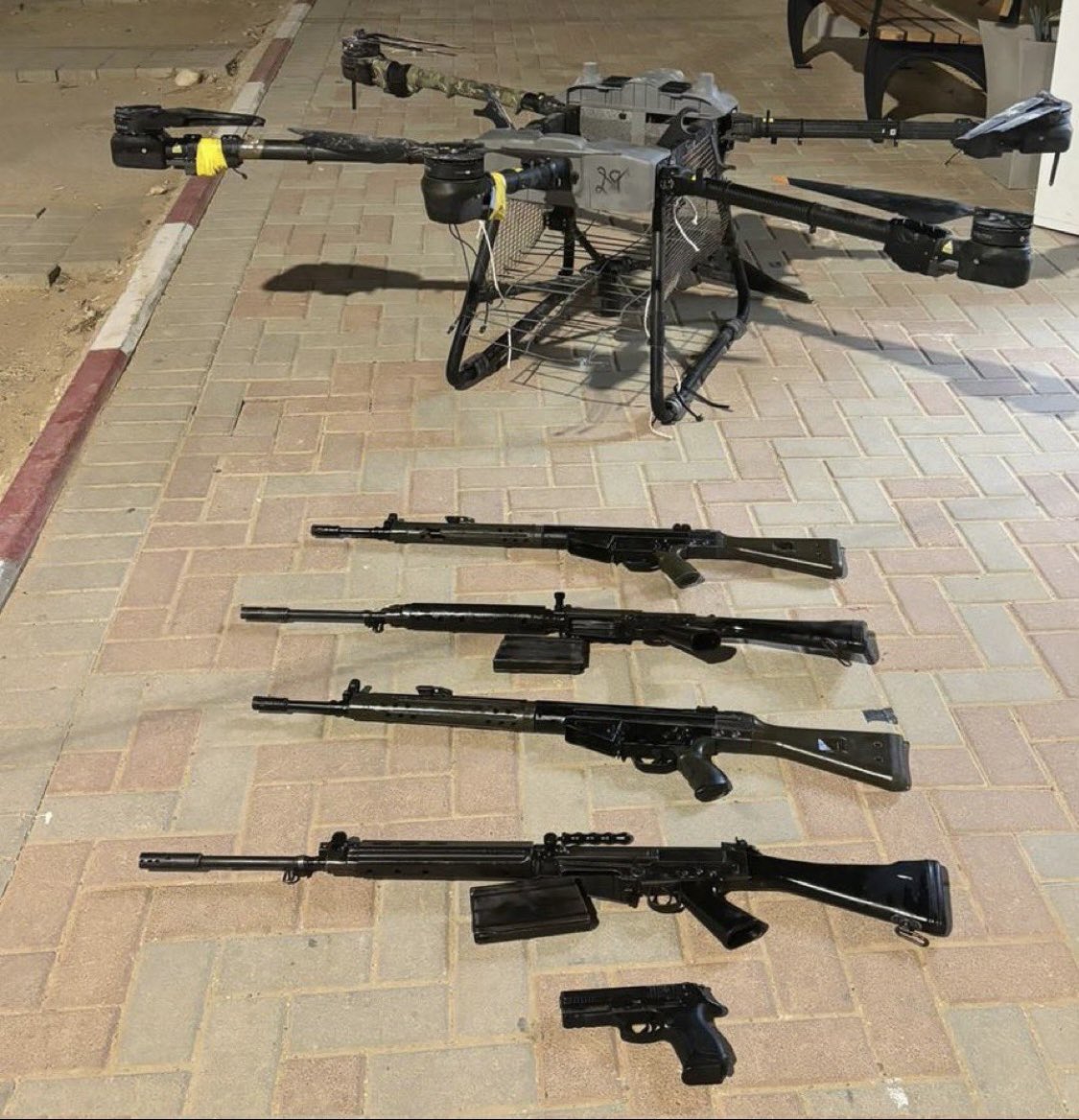 AyeDemir2018's tweet photo. 📌Mısır’dan Gazze’ye drone ile silah ulaştırma girişimi Mısır’ın ihbarı üzerine İsrail Ordusu tarafından engellendi. https://t.co/t5muU5jl4I