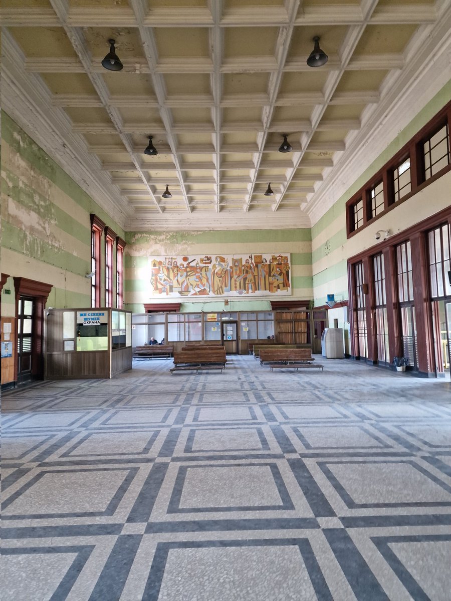 Shumen train station 
 a feast for the eye's 
#Шумен #shumen #bulgaria #railway