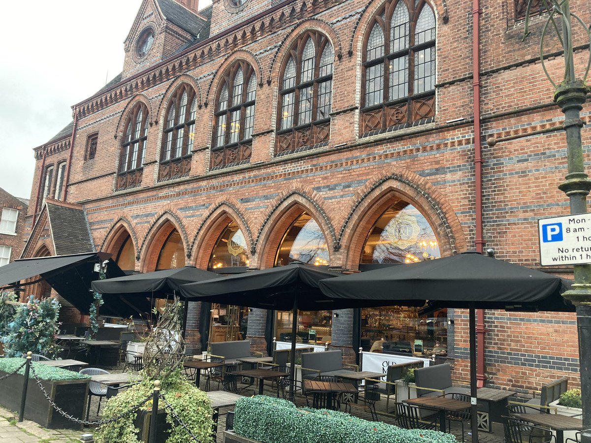 HansonsHelen's tweet photo. Come and see us at The Lost &amp; Found Knutsford for a free jewellery valuation for auction today from 10-12 you can soak up the autumnal cosy atmosphere with a coffee and cake 🍰 @HansonsUK #vintagejewelry #jewellery #knutsford https://t.co/fuJwH5mogR