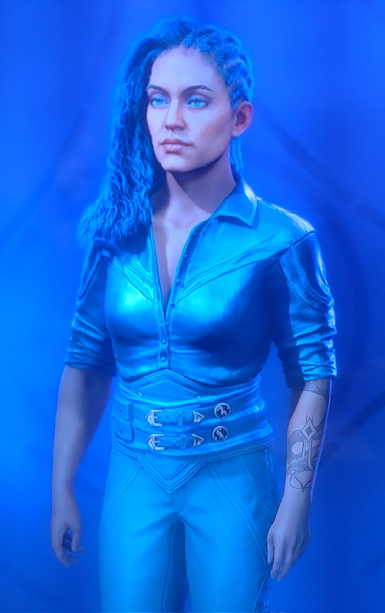 Guess who rushed to Currys last night to buy a new Xbox because turns out the one they had was too old to play the new DA.

In completely related news, here's my Rook ✨🗡️