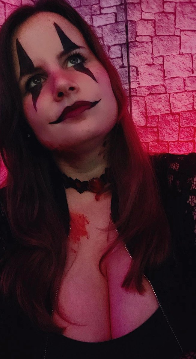 How was your #spooctober?! 👻🎃

#Halloween #horror #fakeblood #makeup #zombie #smile #clown #halloweenmakeup