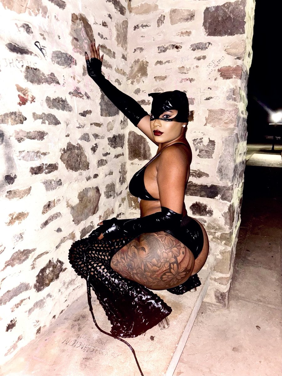 Gorgeous_JRA's tweet photo. You’re catnip to a girl like me 😈 https://t.co/LQrtBxGgDg