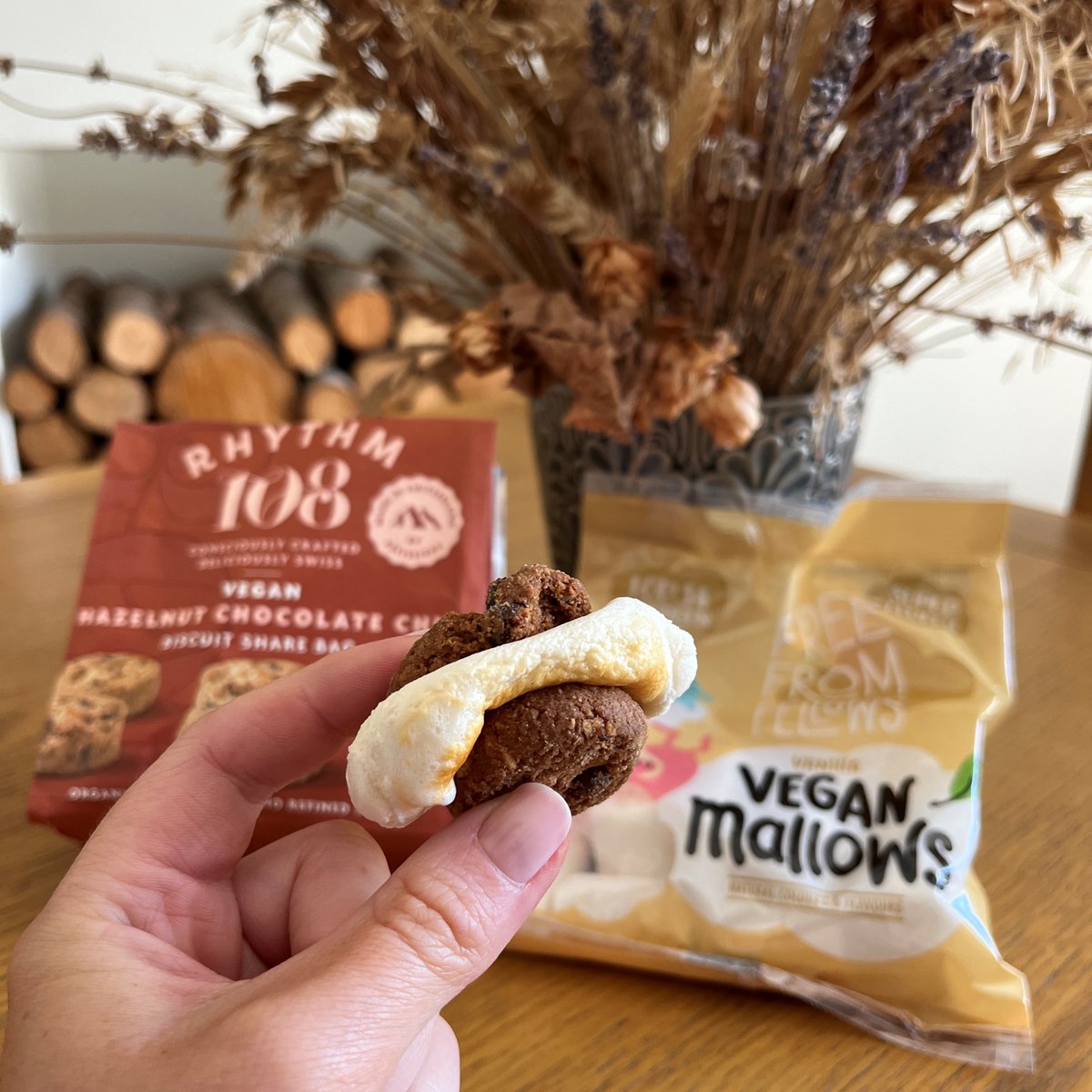 Happy World Vegan Day, what a tasty treat to celebrate with. Our vegan friends at Rhythm 108 have some epic biscuits. These bite size s'mores are delicious. #bestsellingveganmarshmallows #vegan #vegansweets  #mallows #marshmallows #worldveganday #rhythm108 #veganfriends #smores