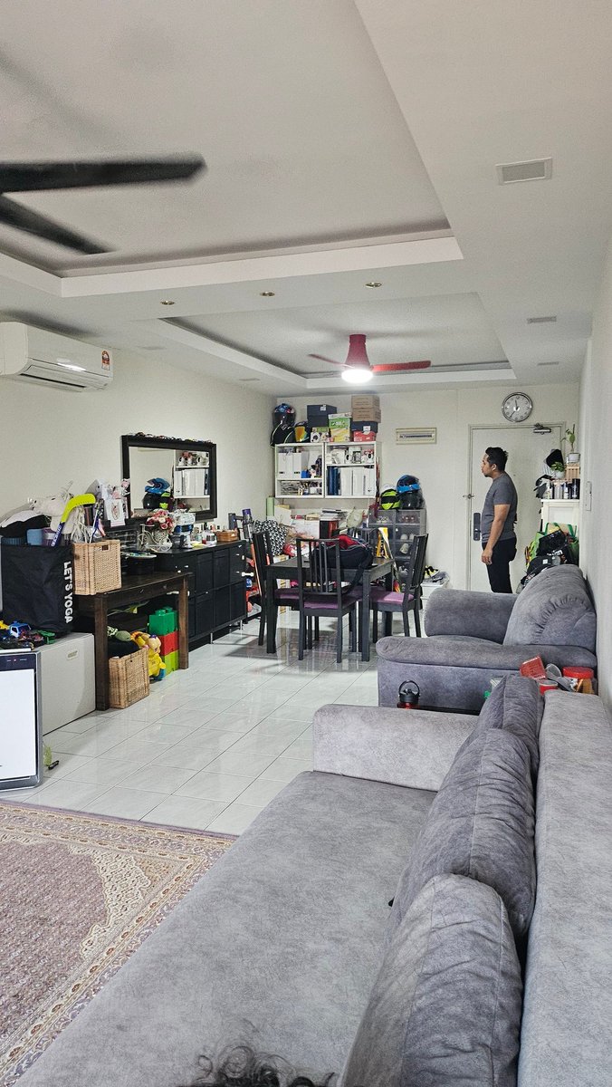 iambenfirdaus's tweet photo. HANDOVER! Arini berjaya handover satu small project to my client. As u can see. Typical la rumah condo with limited space but banyak barang. Please dont judge sebab most of us mcm ni. As consultant kita akan advise ape yg perlu based on client's need n brief. Kalau korang dalam situasi sama make sure memula:.
1. Decide ape barang perlu dibuang
2. Ape barang boleh diguna semula
3. Ape barang harus disimpan
4. Ape barang yang harus dijual atau disedekah

Hati kene kental