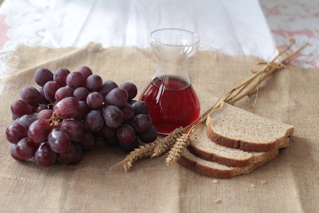 CowesBaptist's tweet photo. Join us for our worship service on Sunday at 10.30am.  This week we will be celebrating the Lord's Supper.  Gather around the table with us! https://t.co/uNqrI9O4G4 #Communion #Community #CowesBaptistChurch https://t.co/wLGWz9tZbi