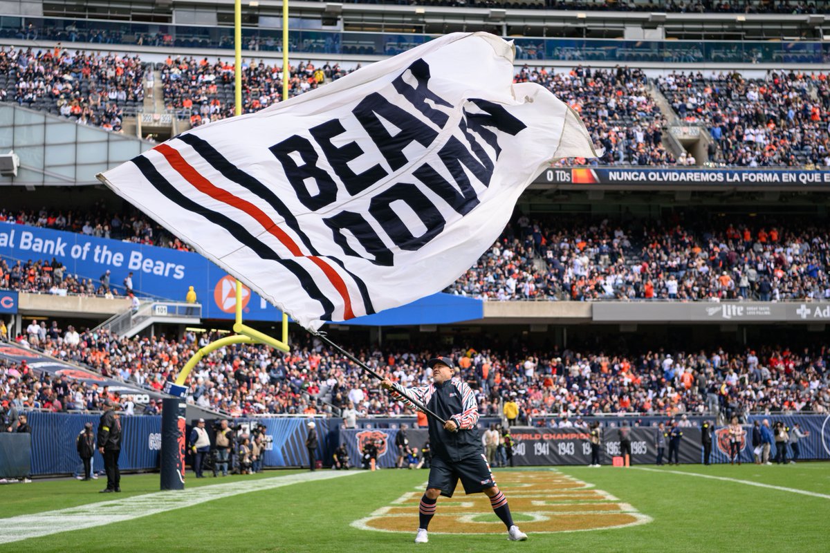 thescorechicago's tweet photo. Pre Game for @mullyhaugh LIVE & LOCAL @ 5
#Bears 1 more practice ahead of #Cardianls game
Week 9 of #NFL is underway
#Bulls take court tonight minus @ZachLaVine ?
#BullsontheScore
#Blackhawks fall late out West.
📱@audacy app https://t.co/pppE7qgqsI