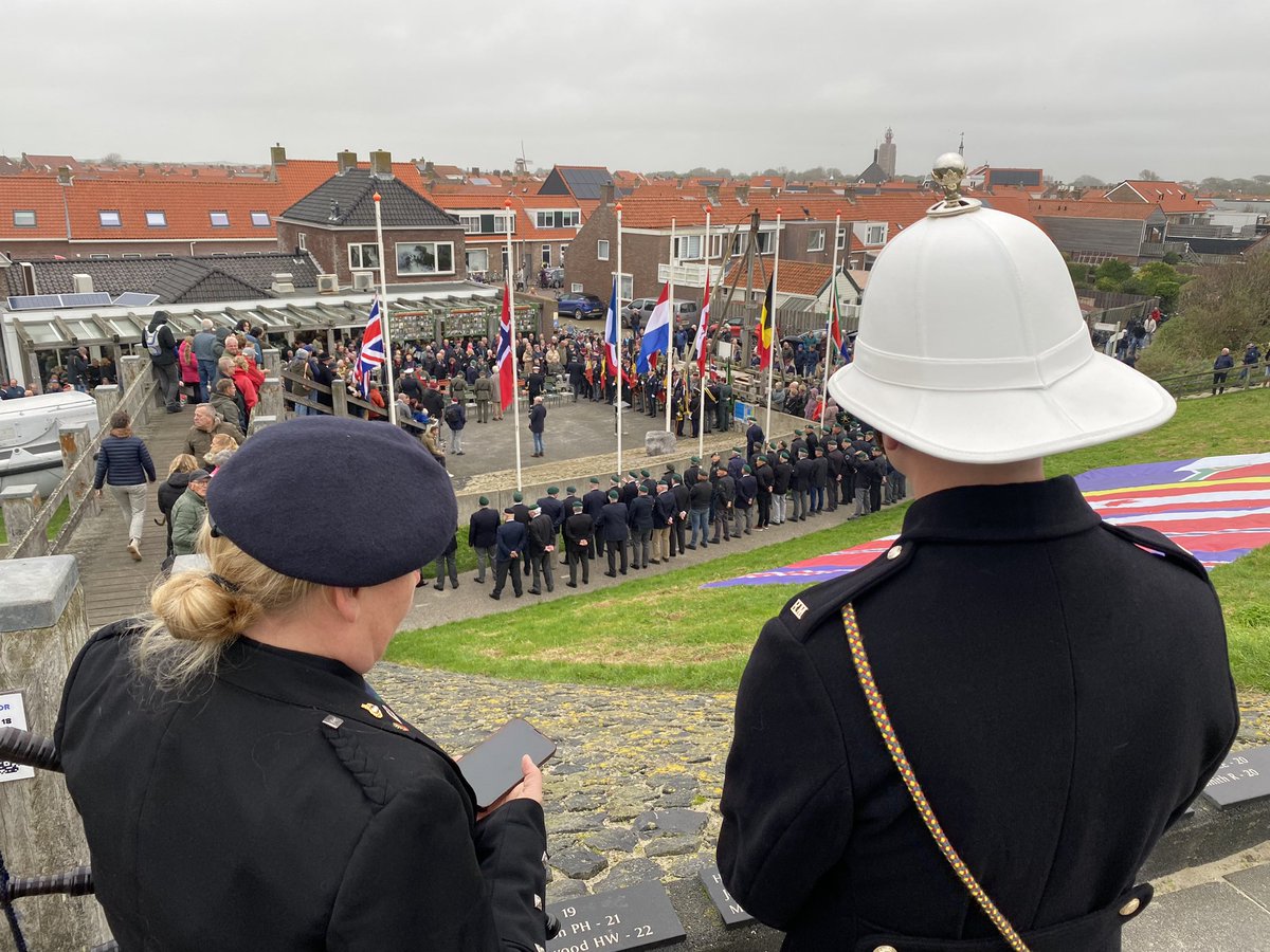 Druk bezochte herdenking landing geallieerden bij Westkapelle #omroepzeeland