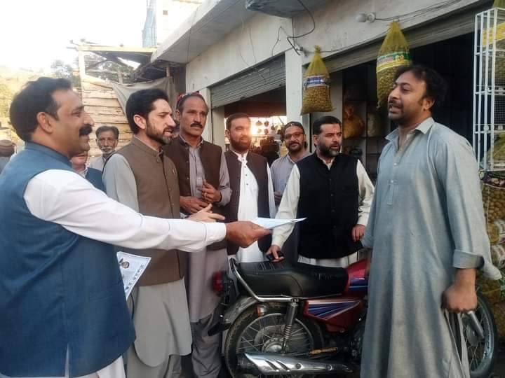 PPPKP_Official's tweet photo. پاکستان پیپلز پارٹی #PK6 مینگورہ سٹی کی جانب سے سوات میں ہونے والے ورکرز کنونشن کے سلسلے میں آج یونین کونسل شاہدرہ وتکے میں دعوت ناموں کی تقسیم کا پروگرام منعقد ہوا۔
اس پروگرام میں سٹی کے عہدیداران اور کارکنان نے بڑی جوش و خروش سے شرکت کی۔ کارکنان نے ورکرز کنونشن کی کامیابی کے عزم کا اظہار کیا اور عوام کو بھرپور شرکت کی دعوت دی۔
#PPP #KhyberPakhtunkhwa #Swat