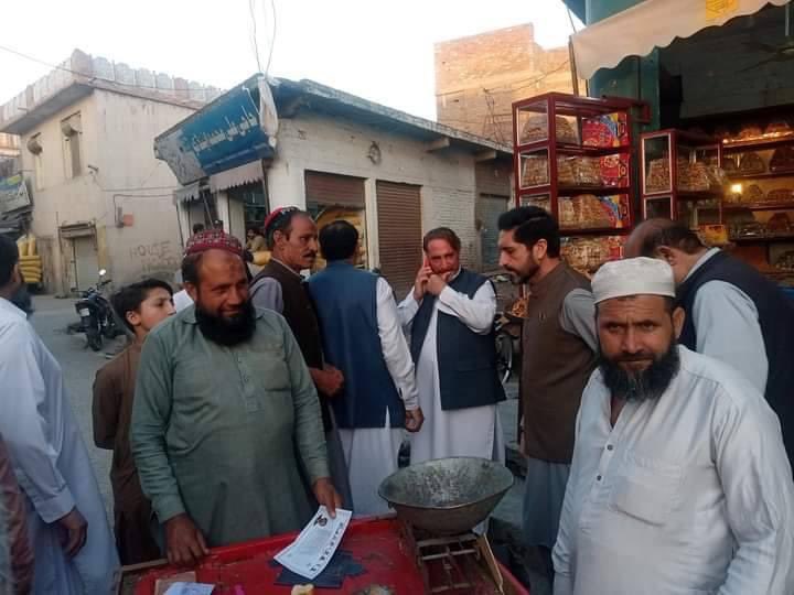 PPPKP_Official's tweet photo. پاکستان پیپلز پارٹی #PK6 مینگورہ سٹی کی جانب سے سوات میں ہونے والے ورکرز کنونشن کے سلسلے میں آج یونین کونسل شاہدرہ وتکے میں دعوت ناموں کی تقسیم کا پروگرام منعقد ہوا۔
اس پروگرام میں سٹی کے عہدیداران اور کارکنان نے بڑی جوش و خروش سے شرکت کی۔ کارکنان نے ورکرز کنونشن کی کامیابی کے عزم کا اظہار کیا اور عوام کو بھرپور شرکت کی دعوت دی۔
#PPP #KhyberPakhtunkhwa #Swat