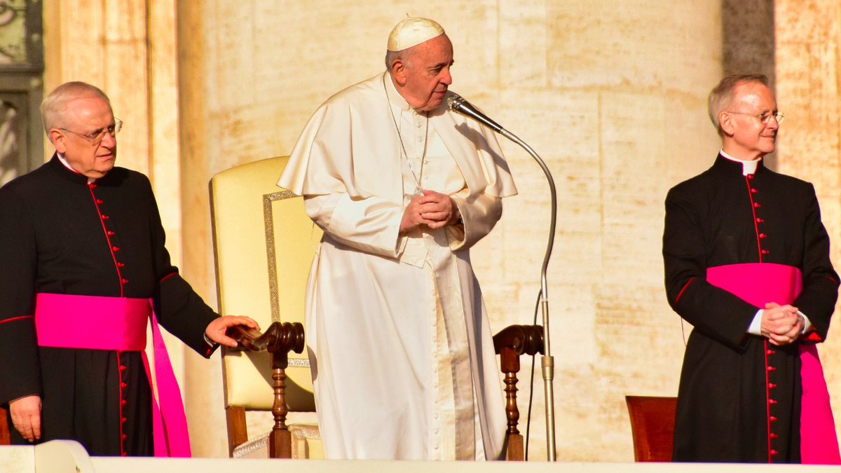 durham_uni's tweet photo. Happy #AllSaintsDay. We have one of the world's leading Theology and Religion Departments. Read how a chance email led @liampetertemple to work with the only man who can preach to the #Pope ๐ https://t.co/tD5shUtSnp
@ccsdham #DUresearch #TransformativeHumanities https://t.co/KfGCfOX9Hk