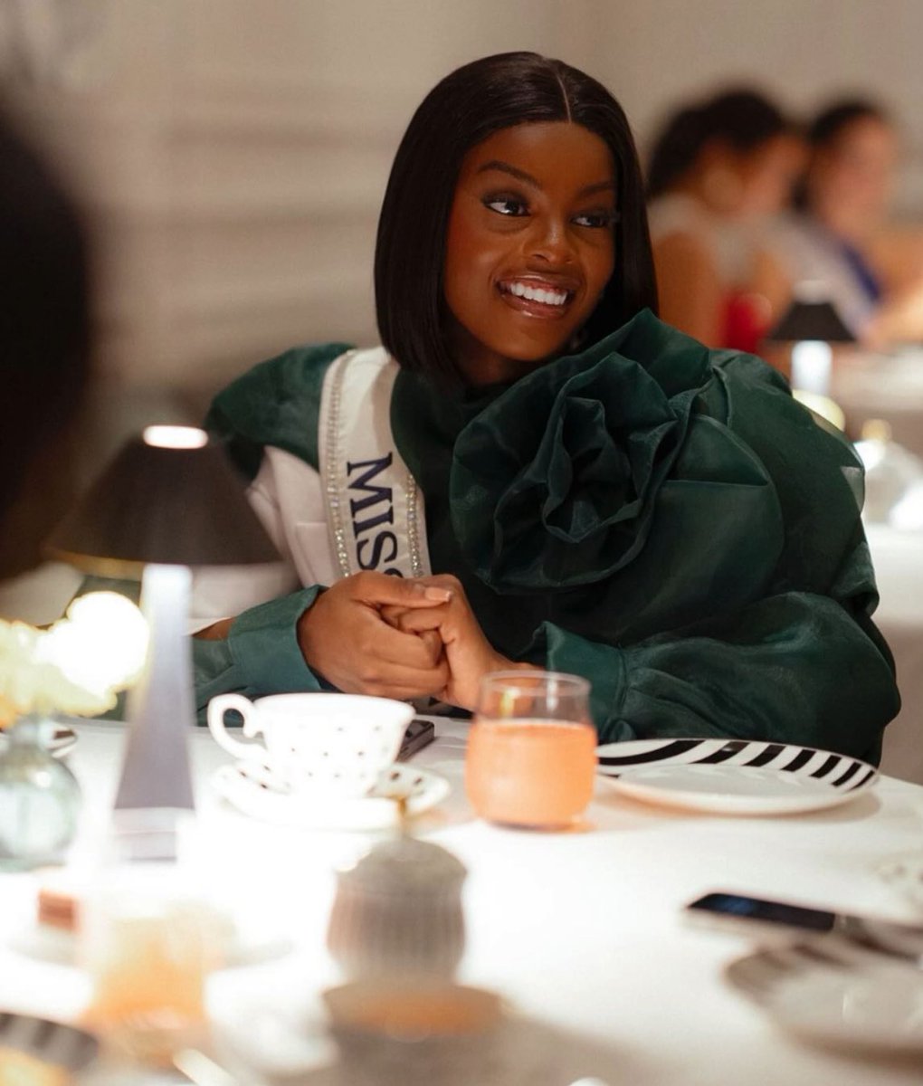 UnkleAyo's tweet photo. Miss Universe 🇳🇬  🌎 https://t.co/BAvY3pkBCm