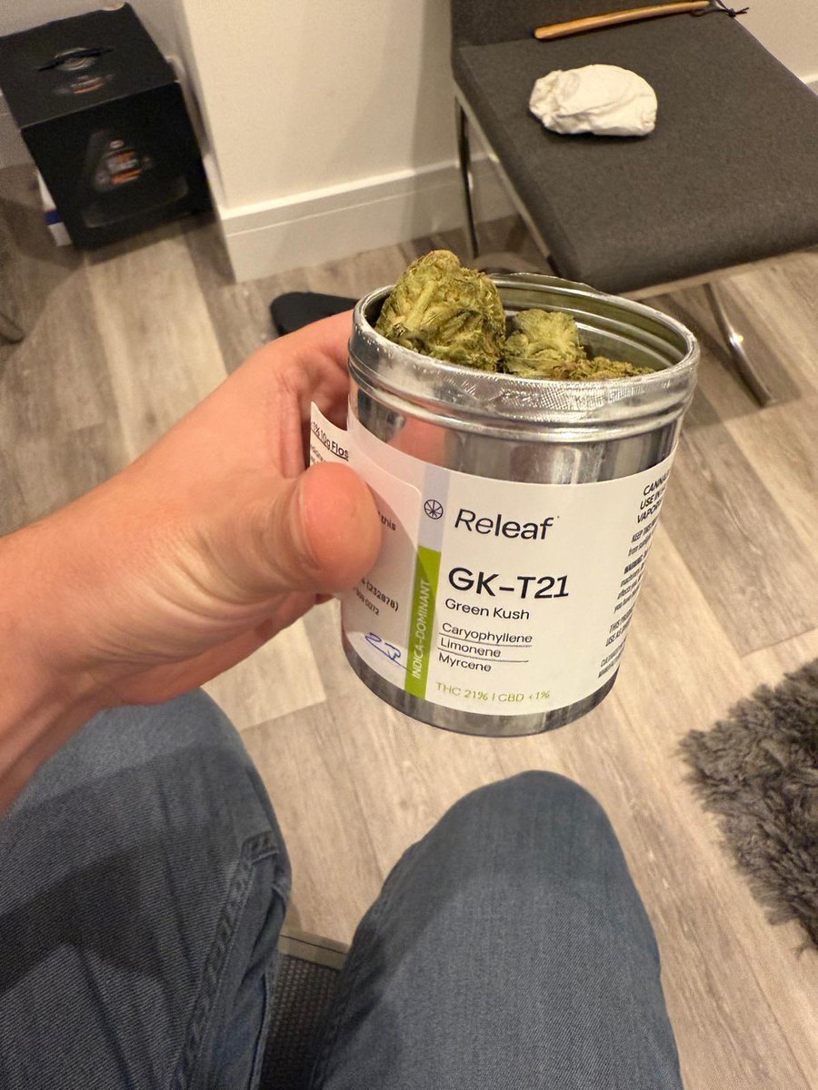 kennykaitz's tweet photo. @releaf_uk is great! so easy #LegalWithReleaf #6YearsLegal https://t.co/xhxLsJEkKn
