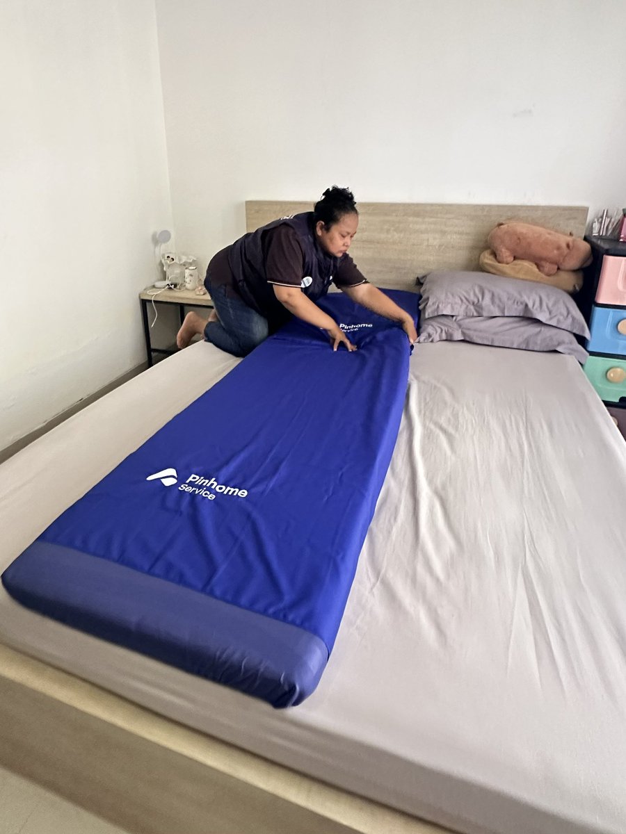nocturnalcutie's tweet photo. KAMAR KOS KU JADI TEMPAT PIJET WKWKWK.

manusia jompo yg tiap bulan pijet ky aku terbantu banget sama app ini, kadang pingin pijet tp ngeliat traffic ibu kota bikin mager ditambah harus rapi-rapi kalau keluar. pasen pake app tinggal duduk manis di kost nanti ibunya dateng https://t.co/xPdQ8Hv6HO