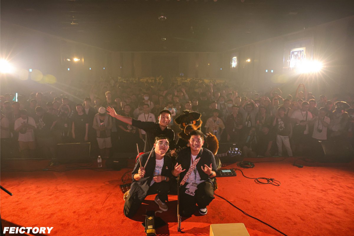 LOBO_Rottie's tweet image. This was my first time attending #Infurnity2024, the entire event felt perfect to me!
I even performed at the Furry Band Live!
It was also my first time performing on such a grand stage,I am truly honored!
Thank you to every member of my band "二足步行 TwinTrails" we did it🐕🌟