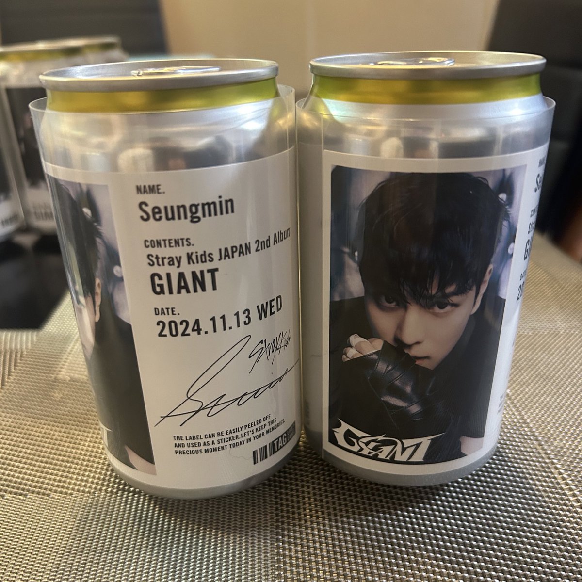 toman_1330's tweet photo. 夫+息子が買って当てて来てくれた！
ナイスーーー！
現地でSTAYと盛り上がったそうな(笑)
異色の男二人がお世話になりました☺︎ https://t.co/RzS8z6NsOe