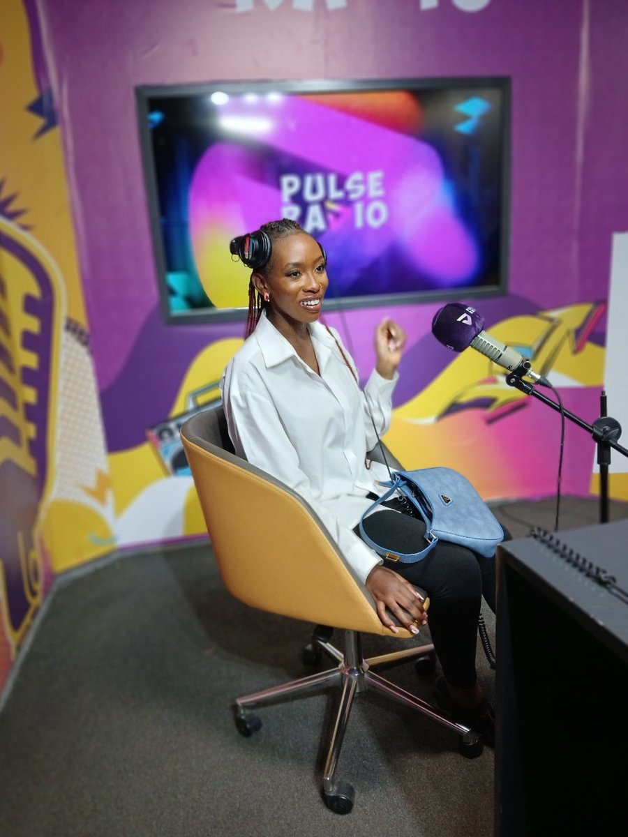 issac_tugume's tweet photo. Neliah Unveils Fire Tune ‘Ekintu’ On Pulse Radio
https://t.co/3GnMWnTbZ1
Ugandan songbird Neliah this week unveiled her single ‘Ekintu’ on popular FM station Pulse Radio, where she was hosted by CEO Tiffa on the Pulse Kontrol show.
Tap:
https://t.co/9TzAozd3Ub
#Neliah #Ekintu https://t.co/YBpfb0nAuT