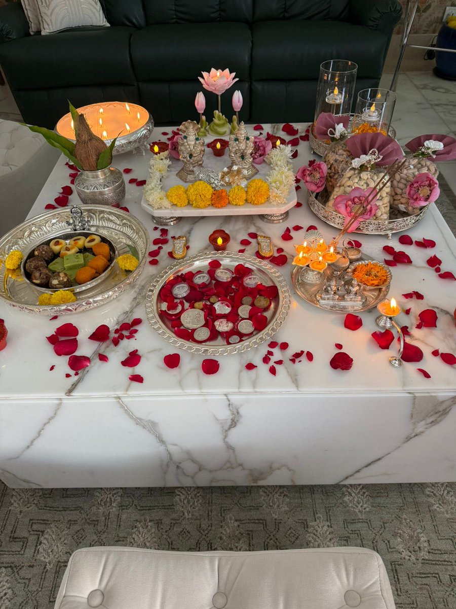 Let the divine light of Diwali shine in your life and bring happiness, peace, and prosperity. 
Happy Diwali to everyone! 🇮🇳