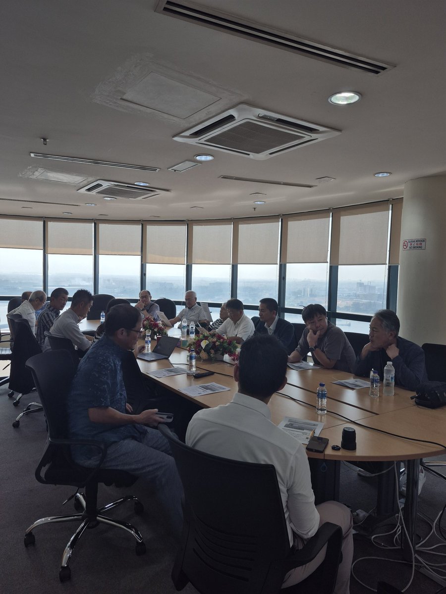 Panda_co_jb's tweet photo. イスカンダル計画、ゴーストタウンって聞くけど、実際どうなの？を実際に現地でお話を聞いて、開発中の現場を見て頂きました！ネット情報は沢山ありますが、自分の目で確かめるのが一番大事ですね！#イスカンダル計画 #マレーシア #シンガポール #都市開発 https://t.co/eSxLnW2MgB