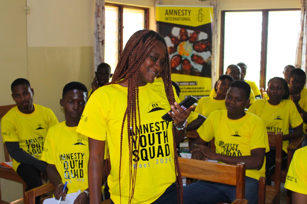 AmnestyTogo's tweet photo. 🟡⚫️ 𝐀𝐦𝐧𝐞𝐬𝐭𝐲 𝐘𝐨𝐮𝐭𝐡 𝐒𝐪𝐮𝐚𝐝 𝐌𝐞𝐞𝐭 : 𝐜’𝐞𝐬𝐭 𝐫𝐞𝐩𝐚𝐫𝐭𝐢 !

Inspirer et innover pour créer un impact positif au sein des communautés, tel est le leitmotiv d’Amnesty International Togo à travers son programme Amnesty Youth Squad (AYS).

Ce programme découle de la mise en œuvre du cinquième principe directeur de la Stratégie mondiale Enfants et Jeunes (2022-2025)
d’Amnesty International qui consiste à promouvoir la participation et le leadership des enfants et des jeunes

Après une phase en ligne réussie, une cinquantaine de jeunes venus des quatre régions du Togo ont l’opportunité de participer, du 30 octobre au 3 novembre 2024 dans la ville touristique de Kpalimé (Région des plateaux), à la phase présentielle de cette deuxième édition. Sous le thème « Justice climatique », ces cinq jours de formation en présentielle offriront aux participants, issus de divers secteurs et domaines de formation, des compétences clés.

@AmnestyWARO @USEmbassyLome @giz_gmbh
@AmbUETogo @amnesty @USEmbassyLome
@FlaviaMwaka @barbara_dettori @DeproseM 

Lire plus: https://t.co/phYVX9hw0i

#AmnestyTogo #Jeunes #AmnestyYouthSquad2024 #AmnestyTogo #StandUp4HumanRights #Youth #Togo