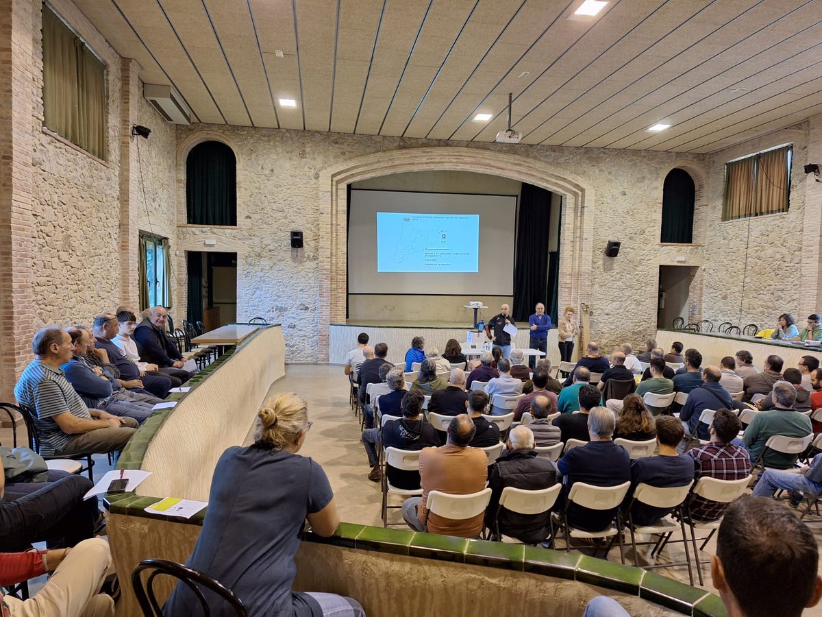 Novament un gran èxit d'assistència a la jornada ahir 31 octubre  #novetats #DUN 2025 a #TorroelladeFluvià A la vora dels  100 participants!! 🚜🚜🚜🚜🚜
Gràcies a tothom. #agricultura #ramaderia <a href="/agriculturacat/">Agricultura</a>
