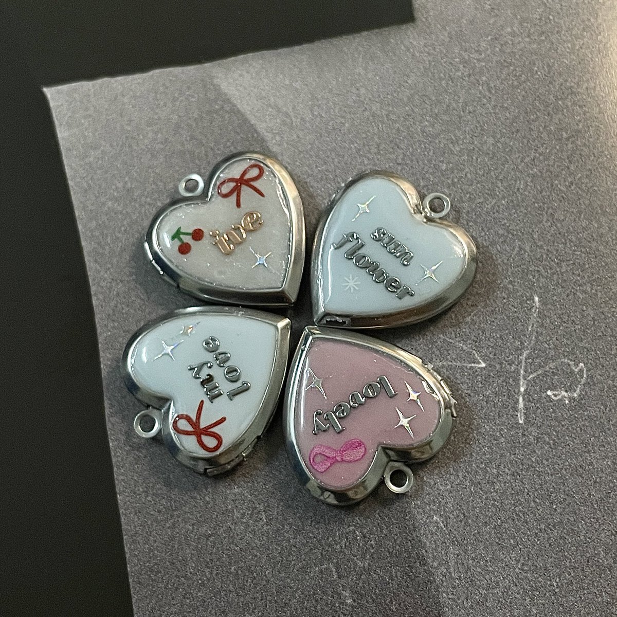 Hello Kyubodans and Deobis ❤️ i’ll be here as a vendor with <a href="/houjicharms/">houjicharms ★</a> ~ custom locket is open for pickup during the event too ^—^do dm me if you’re interested and see you there 🫶🏻
#MYTimeQapsule #0511MYQ