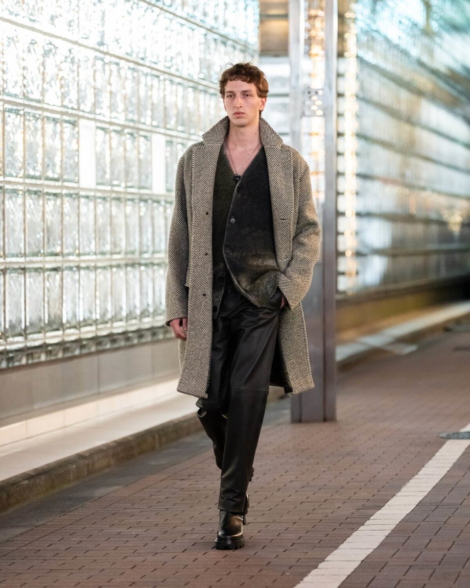kendam_com's tweet photo. Hermès Fall Winter 2024-2025 Menswear collection fashion show in Ginza, Tokyo (October 24, 2024) https://t.co/5ZOeFkQ7hw

#Hermes #FW24 #AW24 #Menswear #Runway #Fashion #Tokyo #Kendam https://t.co/Q2v0cKidaK