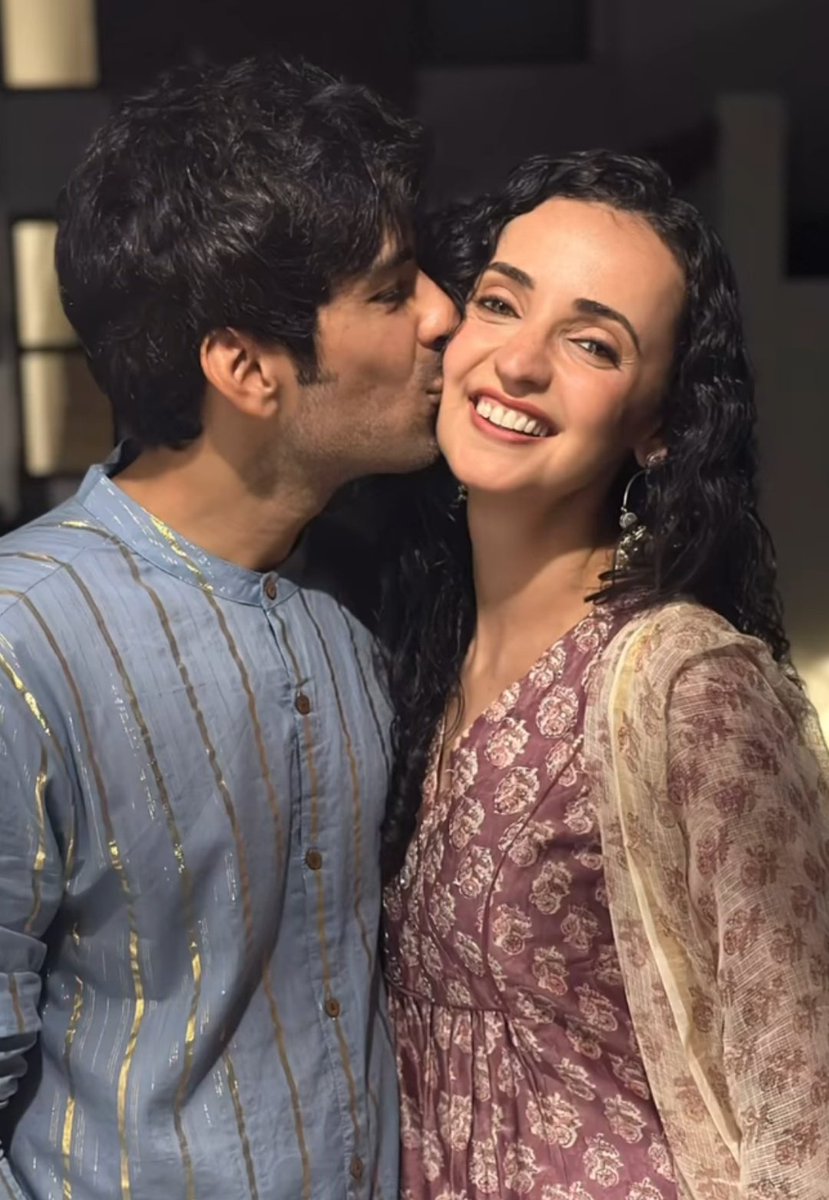 Sanaya Irani Daily tweet media