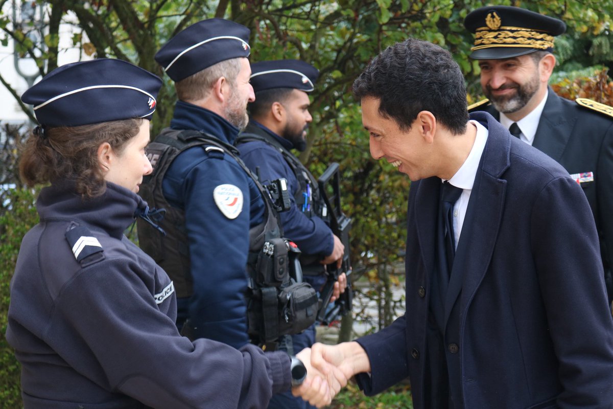 othmannasrou's tweet photo. Présent ce matin à Versailles et au Chesnay-Rocquencourt pour saluer et remercier les forces de l’ordre mobilisées ce 1er novembre pour sécuriser les lieux de culte. https://t.co/S7WTNlpqgd
