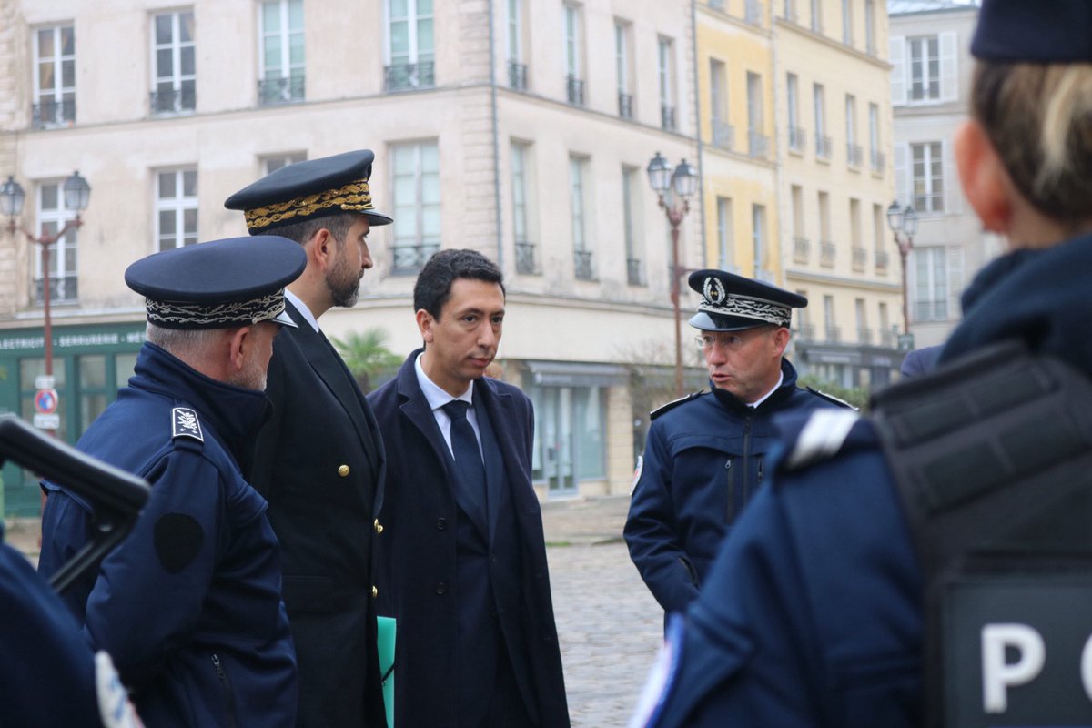 othmannasrou's tweet photo. Présent ce matin à Versailles et au Chesnay-Rocquencourt pour saluer et remercier les forces de l’ordre mobilisées ce 1er novembre pour sécuriser les lieux de culte. https://t.co/S7WTNlpqgd