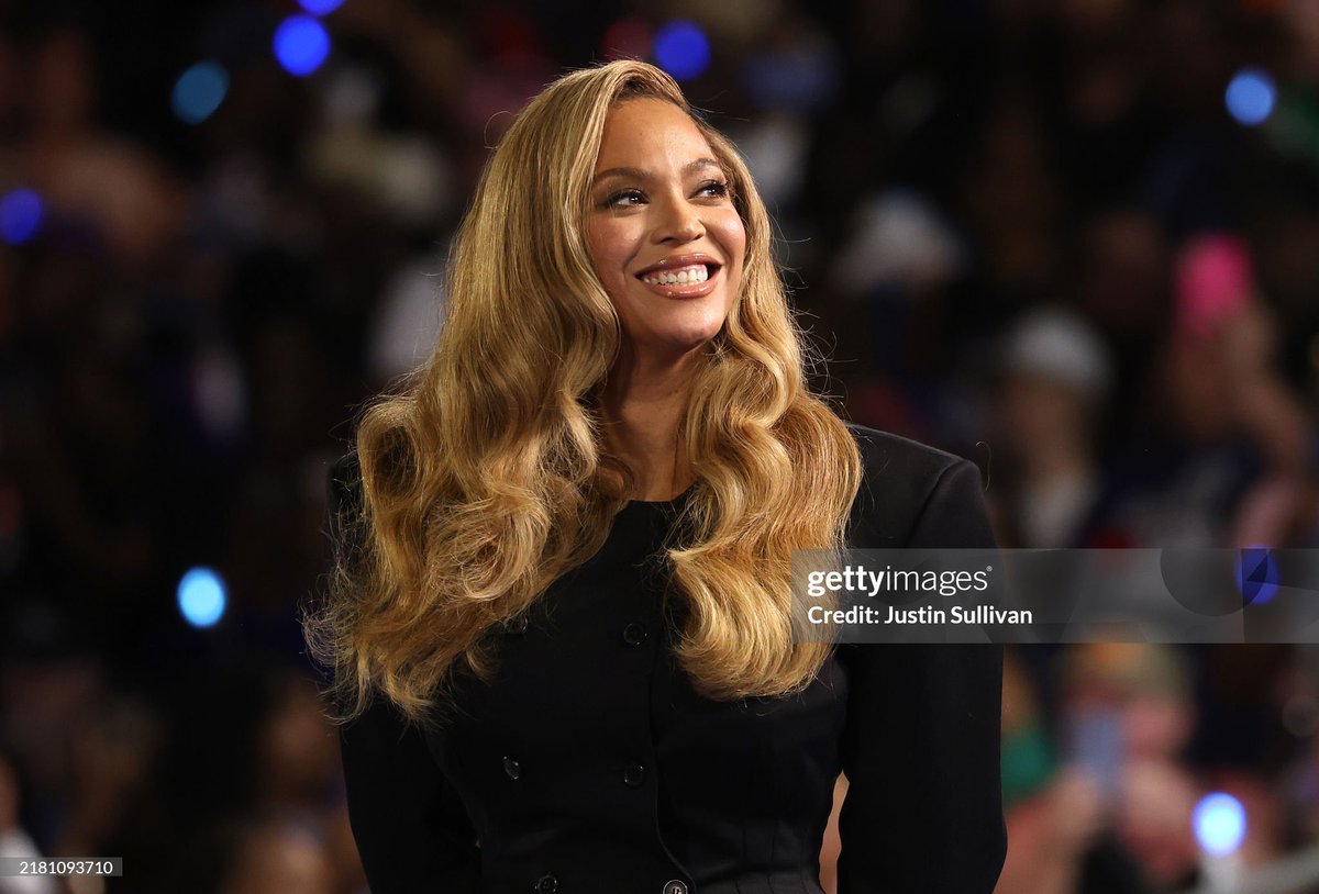 phonywizard's tweet image. billboard has confirmed in their latest article that beyoncé has now reached over 350 million career record sales, both as a solo artist and with destiny's child.