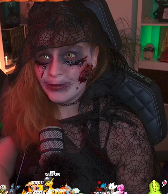 Chaosschaukel1's tweet photo. War ein sehr schöner Stream gestern! Und ich habe es endlich mal geschafft Kontaktlinsten zu nutzen!!! 🤣🤣🤣 #drachenschwarm 🐉🐉🐉 https://t.co/cmxlA1AcCD