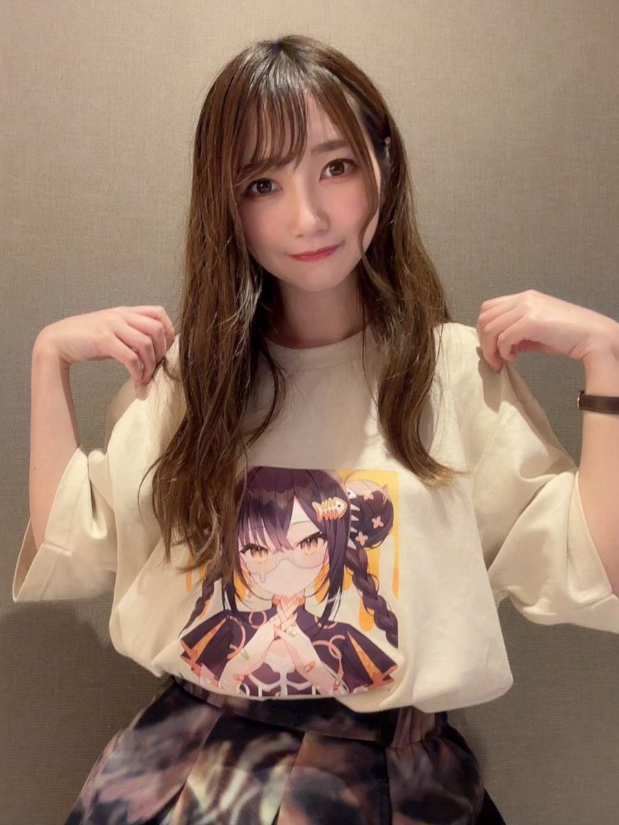 Tシャツ着てみた！
袖ゆったりめシルエットが良い感じ🧡
私は157cmなのでLサイズです🙋‍♀️