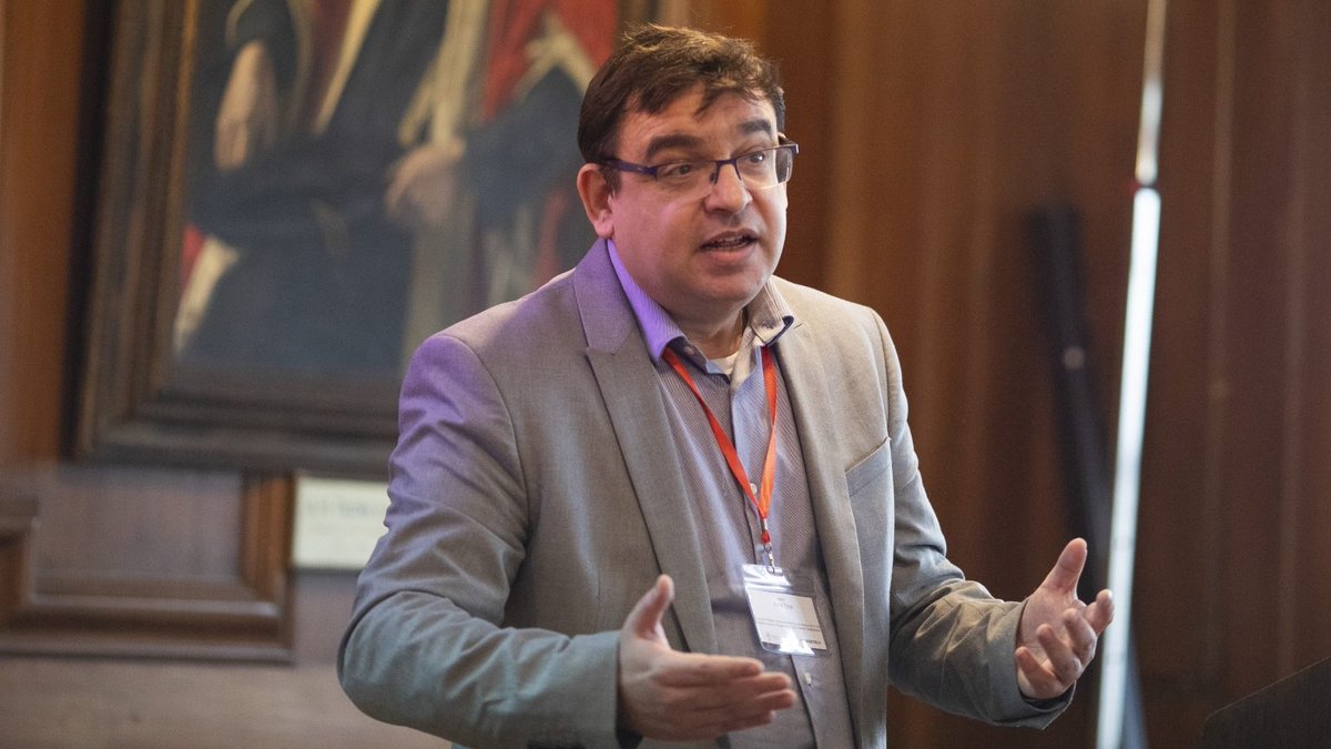 ChemistryCU's tweet photo. We're delighted to announce Dr Marc Pera-Titus has been awarded a 2024 Research Chair by the @RAEngNews, focusing on developing a new approach to hydrogen generation that is cost-effective &amp; sustainable. 

#RAEngResearch https://t.co/uhfLtMHqf9