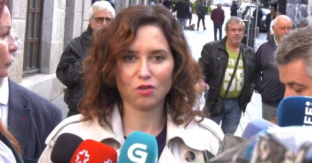 🗣️ Isabel Díaz Ayuso manda un mensaje de ánimo al presidente de la comunidad valenciana, Carlos Mazón: "Mucho ánimo Carlos y no te vengas abajo. Si yo no tuve que dimitir después de dejar morir agonizando a 7291 ancianos en pandemia, tú puedes aguantar en el puesto tras la DANA"