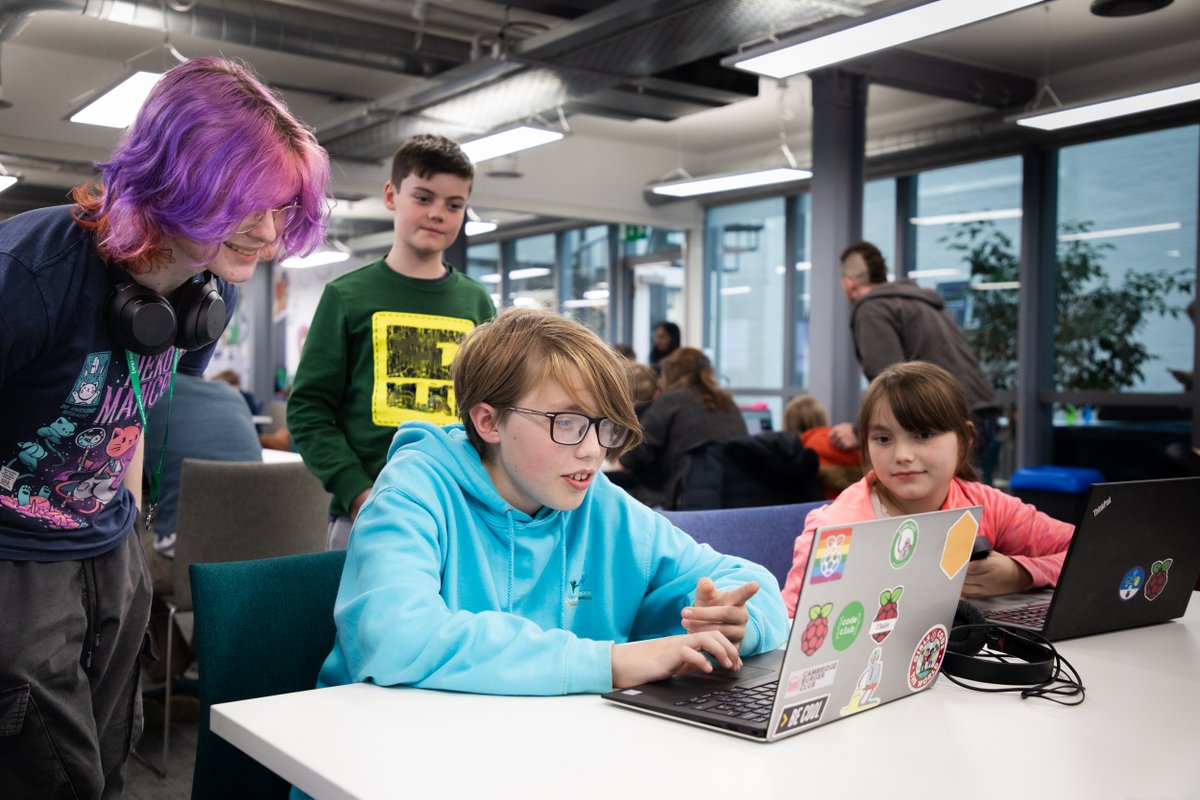 RaspberryPi_org's tweet image. What an amazing couple of weeks for the #AstroPi team 🤩

💚 Mission Zero workshop at the office Code Club
🔭 Training the team at Jodrell Bank for half-term workshops
💫 Mission Space Lab Hackathon at RPF HQ

Want to join the adventure? Visit astropi.org!