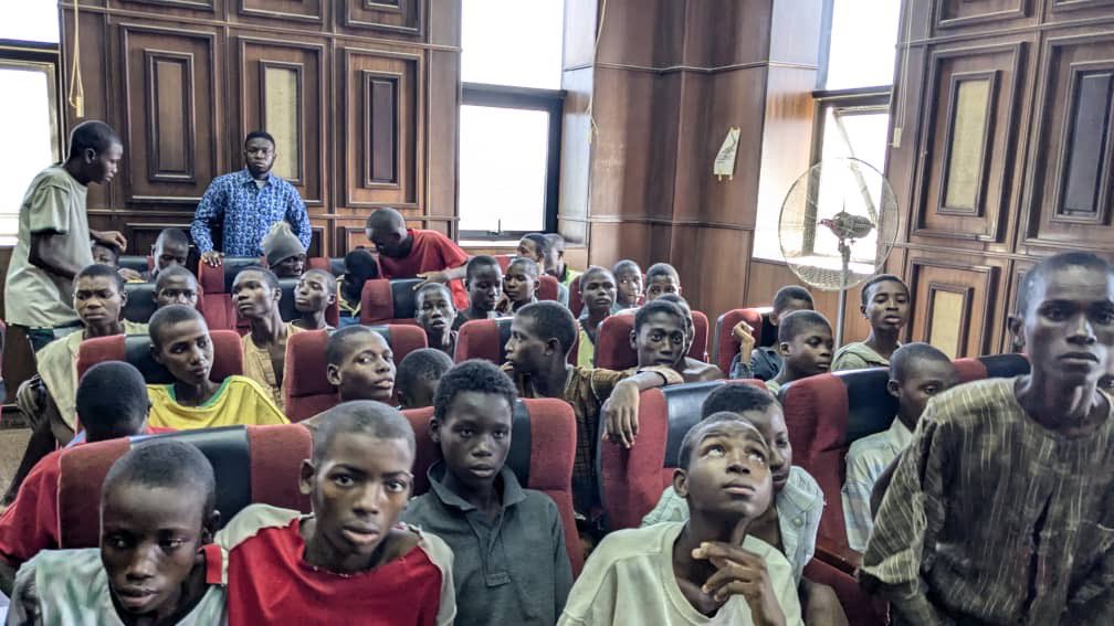 AM_Saleeeem's tweet photo. Allah ne Kadai Gatan Talaka a kasar nan Wallahi.

Look at these malnourished minors crying and fainting in the courtroom after being detained for three months over #EndBadGovernance protests.

💔What’s the difference between the Nigerian Government and armed bandits? These children look worse than those detained and tortured by bandits.