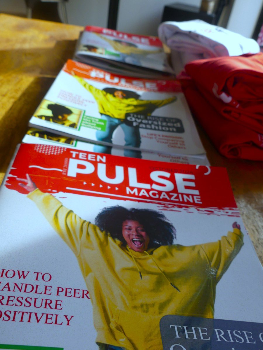 Nakuze mbwirwa inkuru nyinshi!
Ndabyibuka musaza wanjye mukuru yafataga igitabo akadusomera mbere yo kuryama ndetse niyo nabonaga igitabo nihutaga mushyira ngo ansomere!

Ngaho ibaze uri gusoma wiga? 
<a href="/TeensLit/">lit_teens</a> yatangije ikinyamakuru cy’ingimbi n’abangavu “Teen Pulse Magazine”