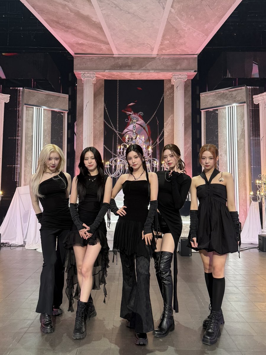 ITZYofficial's tweet photo. [ #뮤직뱅크 ]
ITZY의 상상친구 MIDZY는 천사임이 확실🤍
오늘도 함께해줘서 고마워요 믿지🫶🏻

ITZY‘s Imaginary Friend MIDZY must be an angel🤍
Thank you for being with us today MIDZY🫶🏻

Imaginary Friend STAGE
👉 https://t.co/5Xg4gMFSIz
👉 https://t.co/j9cOHoAd4i

#ITZY #MIDZY @ITZYofficial
#ITZY_GOLD
#ITZY_ImaginaryFriend